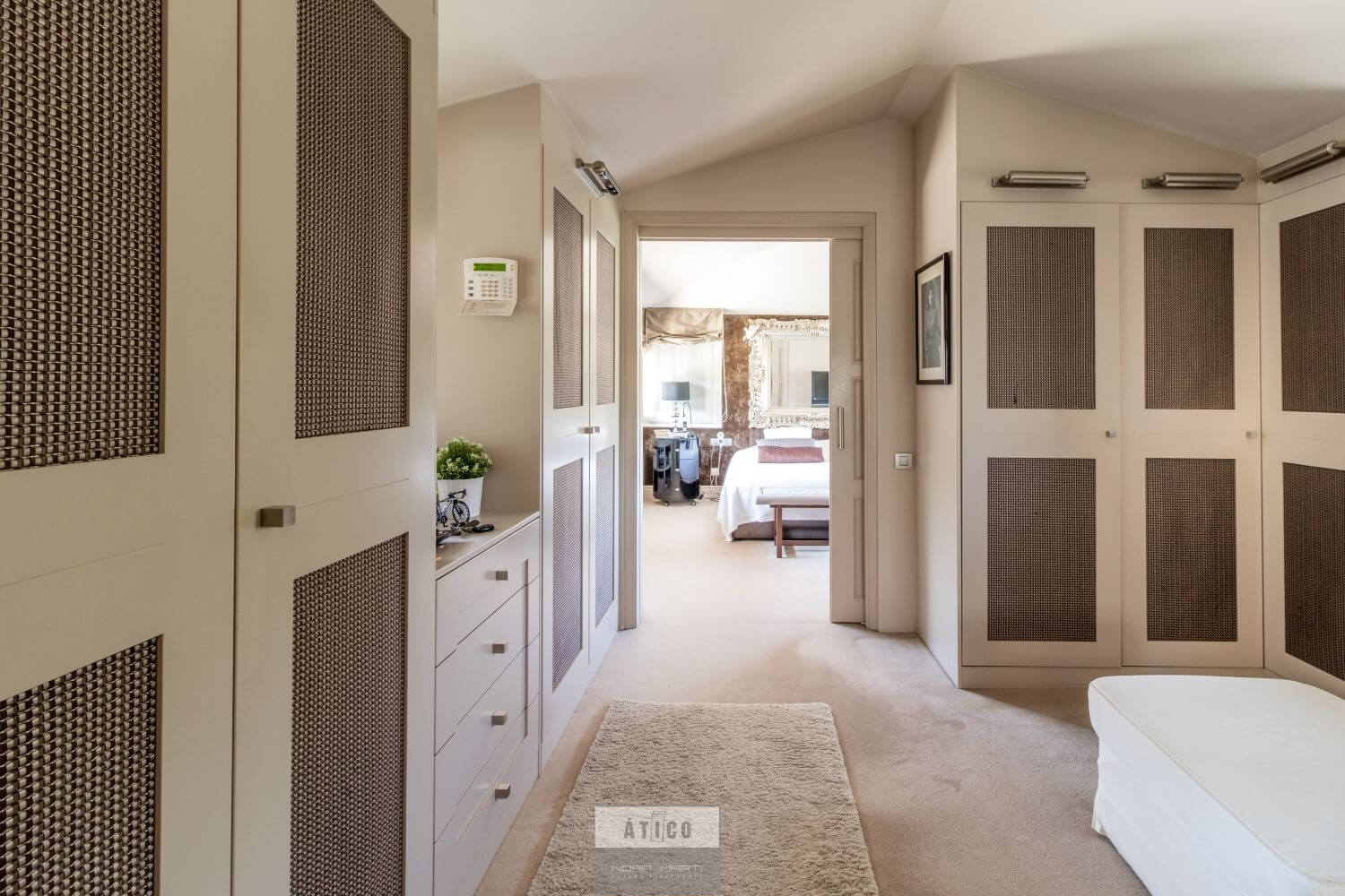 45SANT JUST MASTER BEDROOM DRESSING